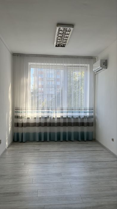 Здається в оренду приміщення вільного призначення площею 17.6 м2