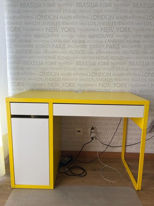 Secretaria IKEA em bom estado