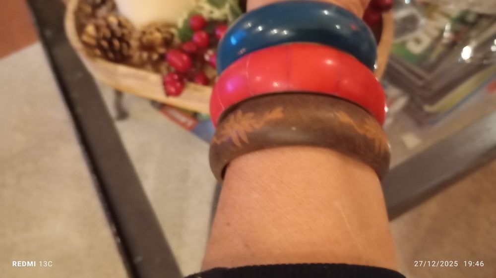 Pulseiras diversas novas muito bonitas