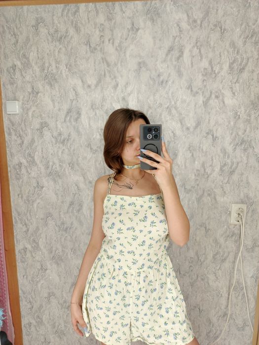 Жіночий літній комбінезон з відкритою спиною