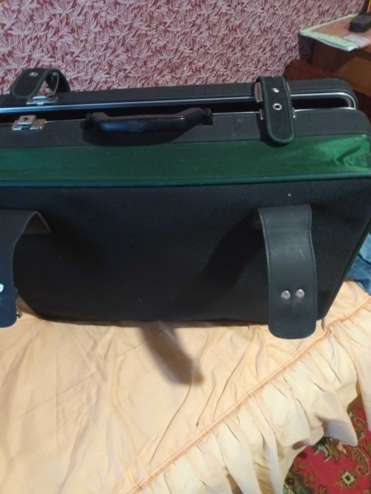 продам чемодан на 2х колесиках немецкий б  у