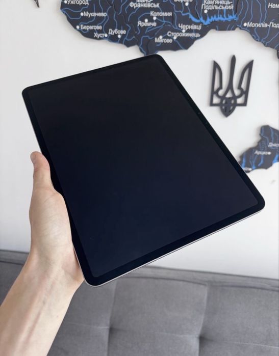 На деталі iPad Air 7 13  M3 LTE icloud lock