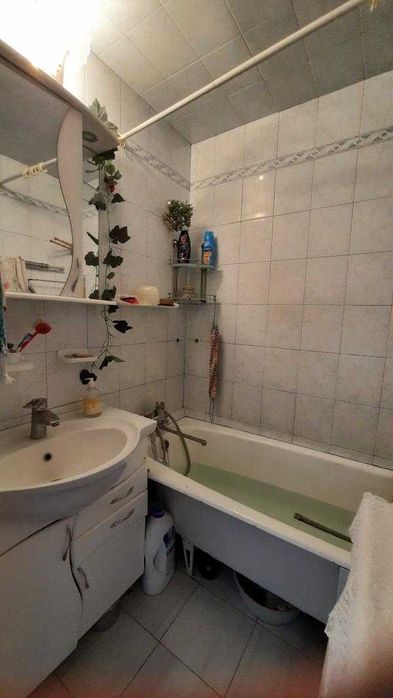 Продам 2 к.із.кв. біля метро, Олексіївка.