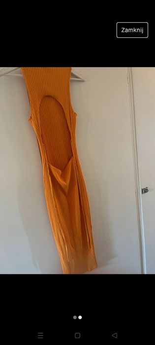 Super sukienka w prązki z gołymi plecami