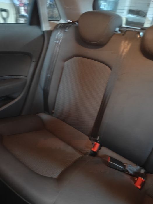 Audi A1 8X, 1.6 tdi
Modelo S-line

Levou agora:
Revisão completa, oleo