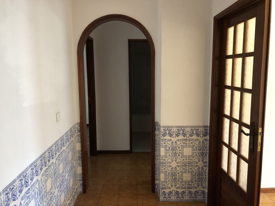 Aluga-se Apartamento T2, Sto. António dos Olivais, Coimbra