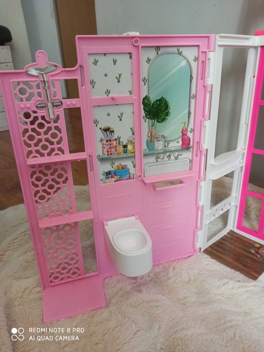 Kompaktowy domek dla lalek barbie