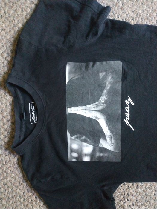 T-shirt M z nadrukiem Pray