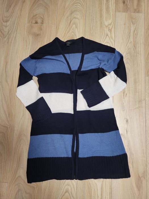 Długi sweter dzianinowy