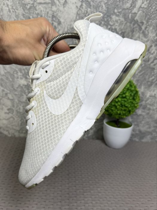 Nike Air Max Motion кроссовки 41 размер женские спортивные белые
