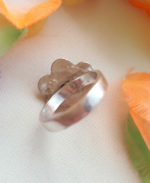 Srebrny pierścionek, kwiatuszek z Maroka z kamieniem prezent gwiazdka