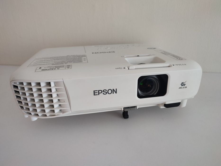 Projektor EPSON. Bardzo dobry stan!  . 3LCD. 3200 lumen ansi. 1280X800