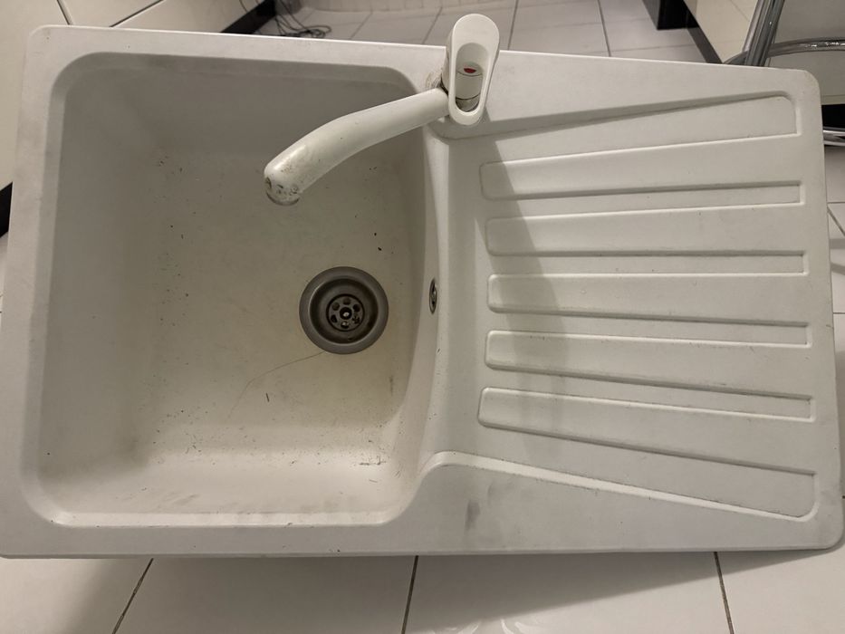 Продам умывальник с краном и сместителем дачный вариант!!!