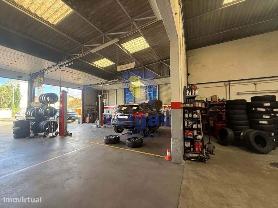 Trespasse de Oficina Automóvel Totalmente Equipada em pleno funcioname