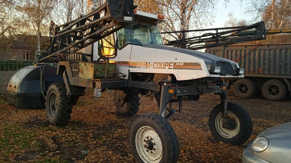 Продам Самоходный  опрыскиватель в идеальном состоянии и оказываем усл