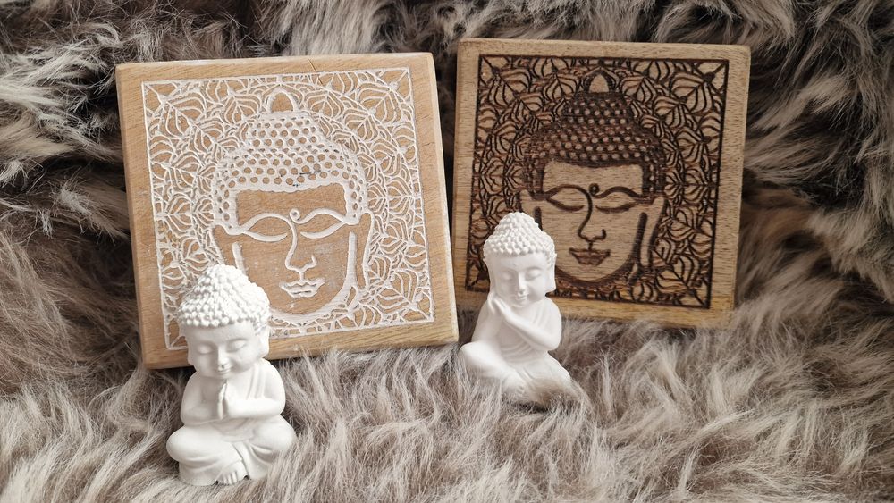 Buda em Pó de Mármore Aromático com caixinha de madeira