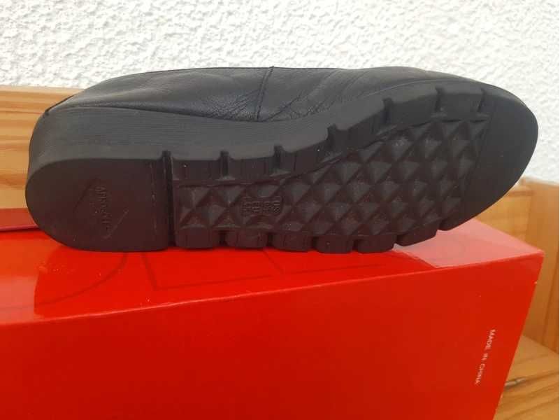 Sapatos 37,5 de cunha pretos em pele e borracha marca Aerosoles (ver todas as fotos)
