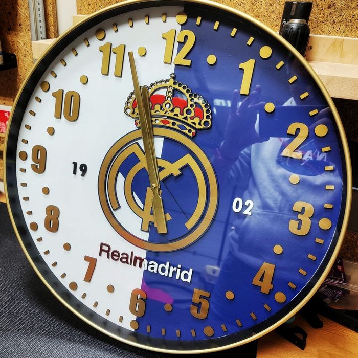 Real Madryt, Logo, zegar, piłka nożna
