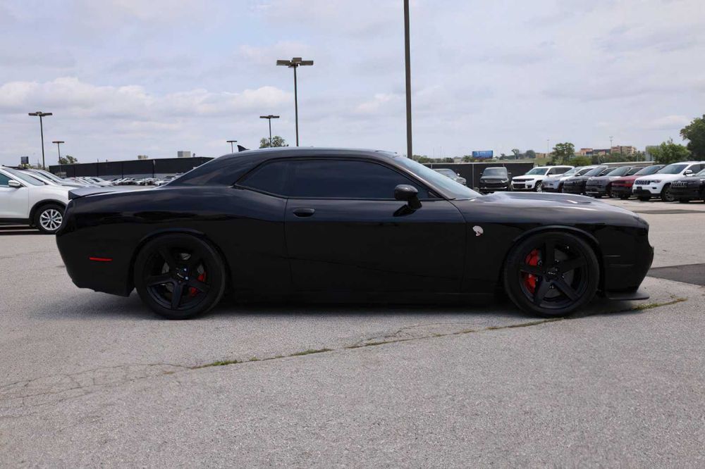 Dodge Challenger SRT Hellcat      2017