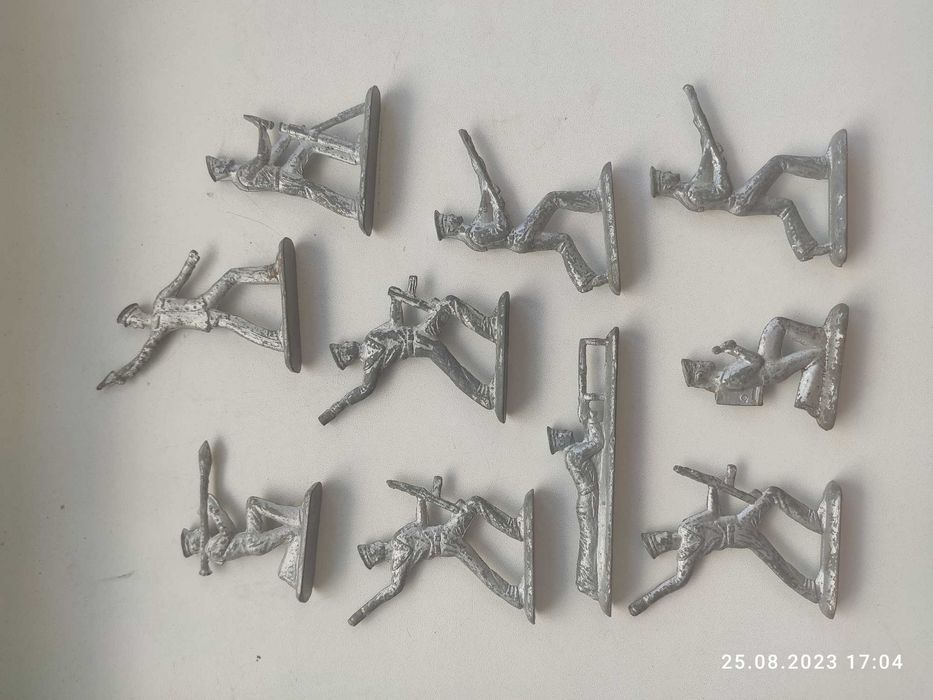 2 набора оловянных металлических солдатиков времён СССР