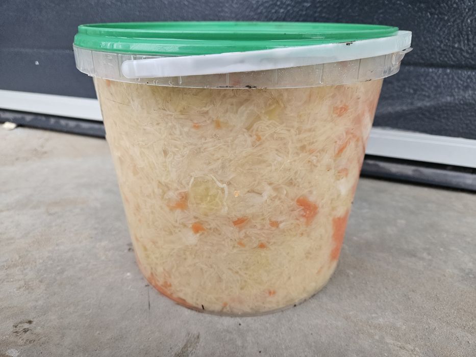 Kapusta kiszona w wiaderkach