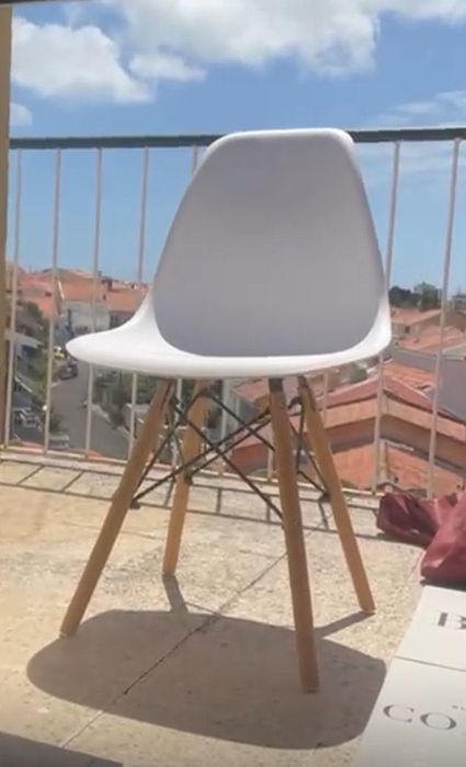 4 cadeiras do ikea cada