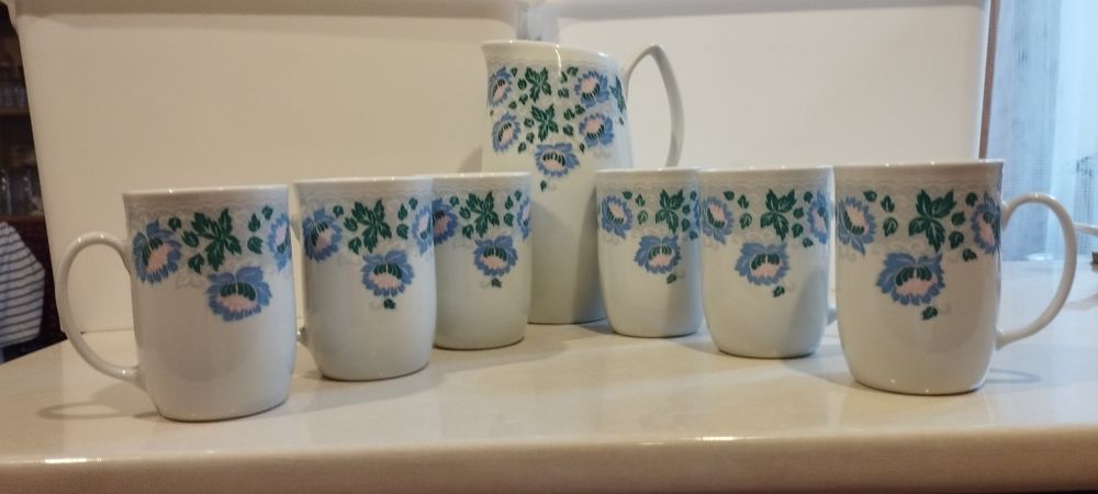 Serwis Śniadaniowy-Chodzież. 6Kubkow+Dzban.Lata 80-te