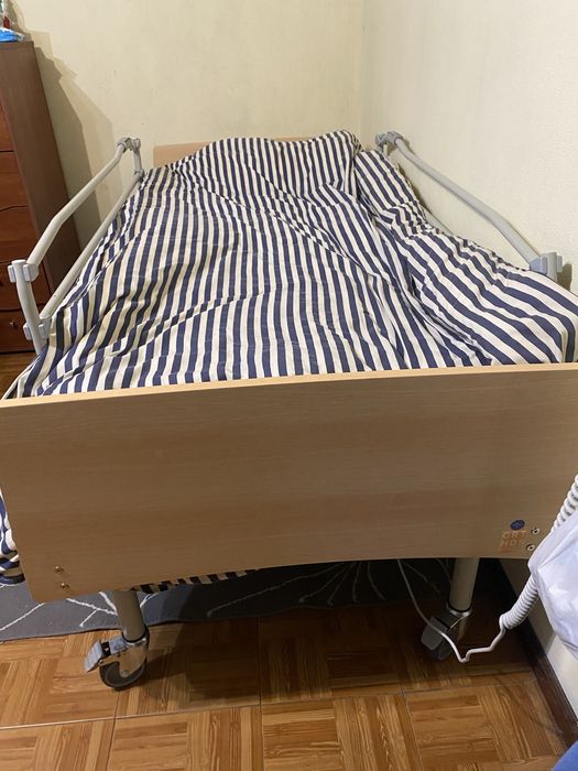 Cama articulada elétrica + colchão + grades