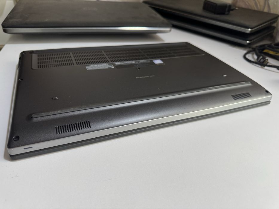 Dell Precision 7540 / 15.6"FHD IPS  i7-9850H/16GB/256GB SSD/Intel UHD