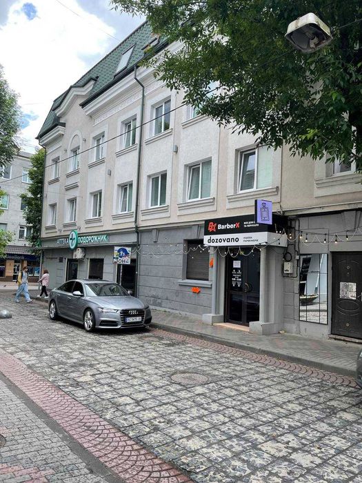 Приміщення відділення банку, площею 246.8 кв.м. м.Луцьк