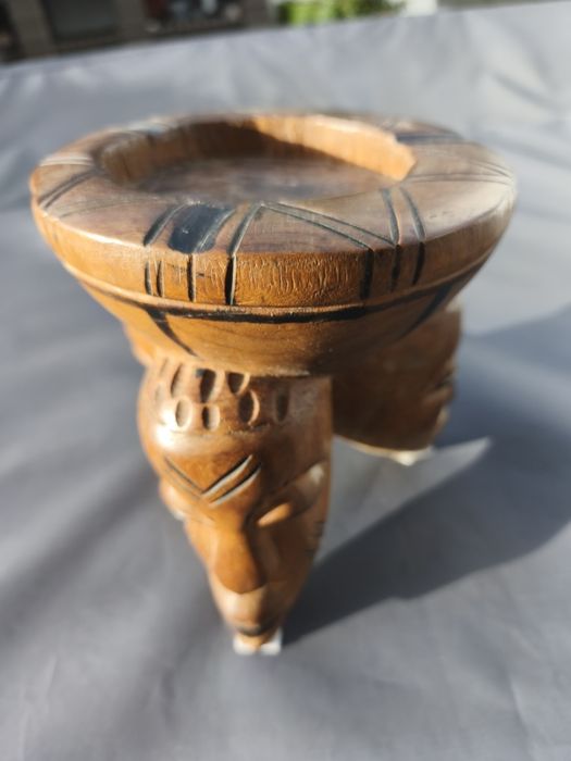 Cinzeiro africano em madeira, época colonial