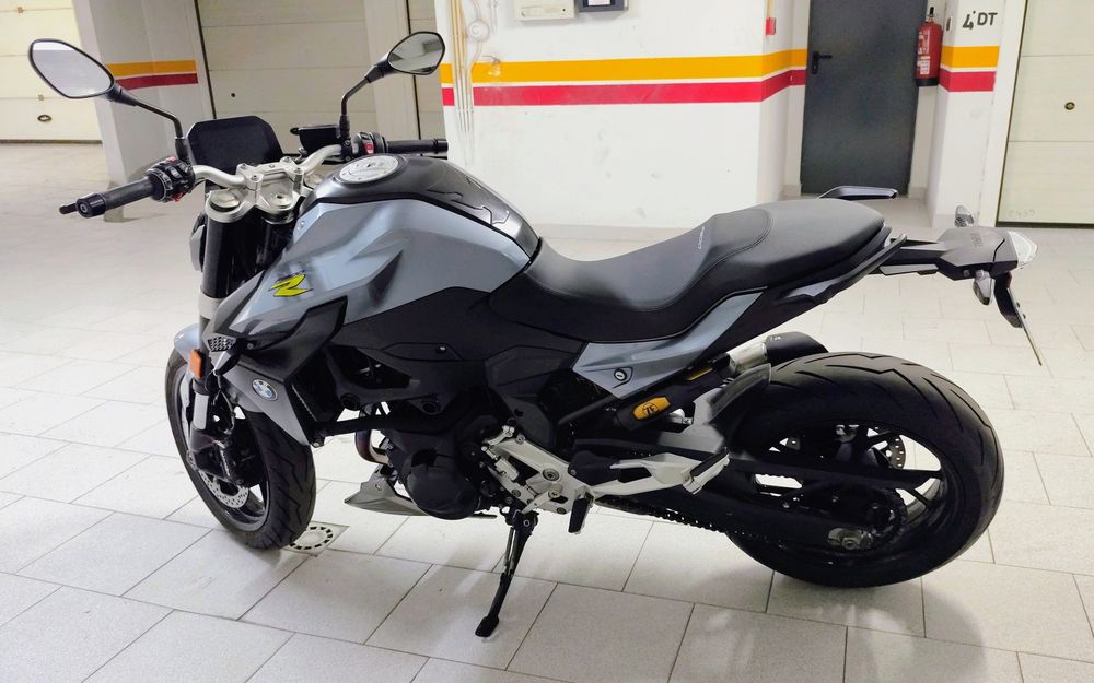 BMW F900R Dynamic ESA