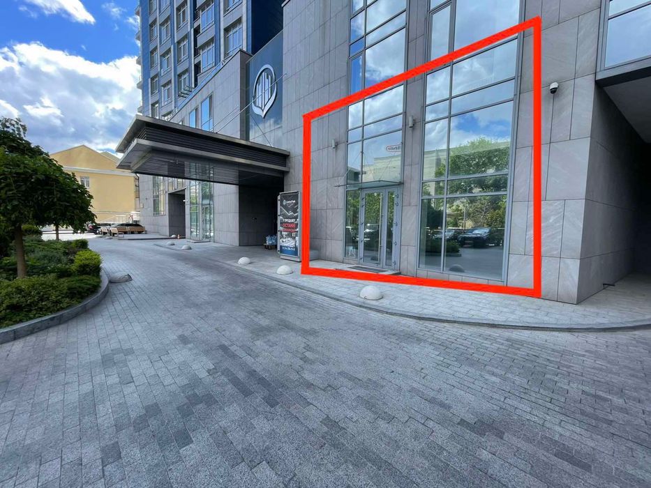 Фасад.Продаж комерційної нерухомості 57м2 з ремонтом Central Park,Джона Маккейна 7,великий трафік,поруч Французький квартал та бульвар фонтанів