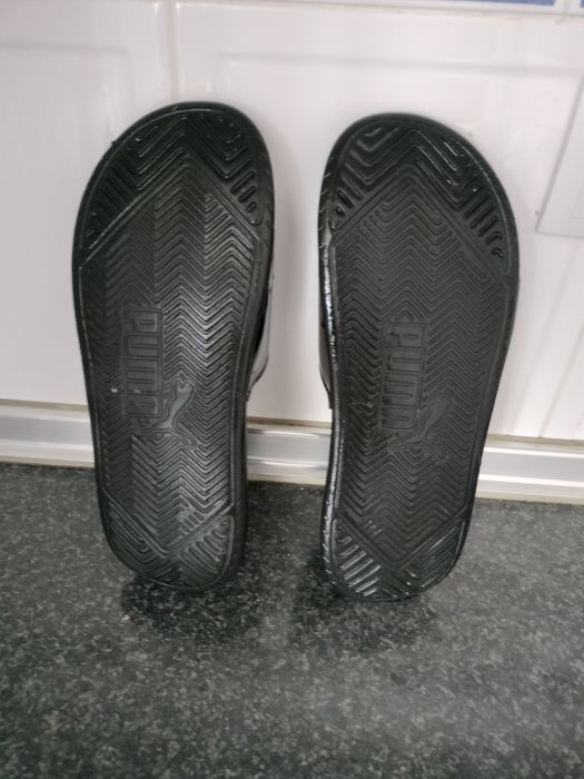 Chinelos Puma pretos