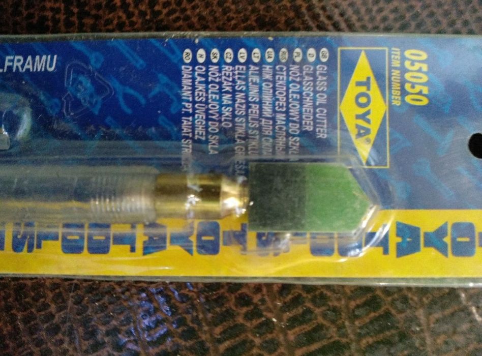 Нож для резки стекла. Стеклорез масляный