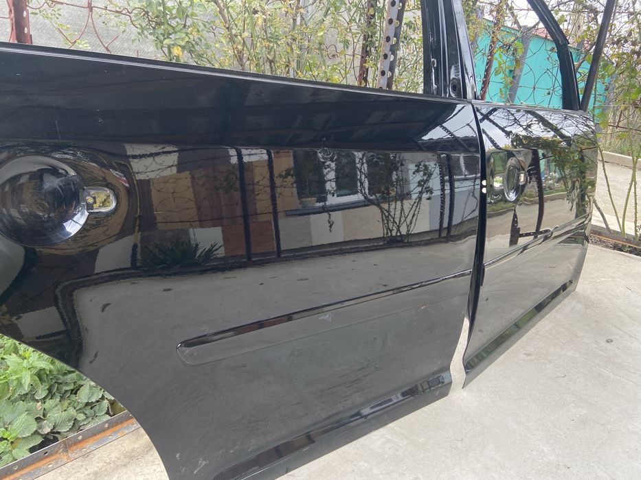 Продам дверки Volkswagen Touran 2005р