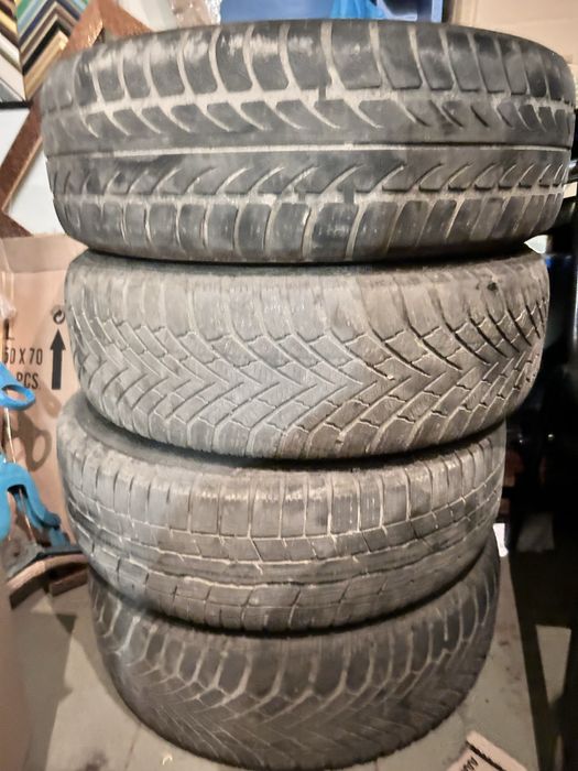 Продаю комплект сталевих дисків із зимньою резиною