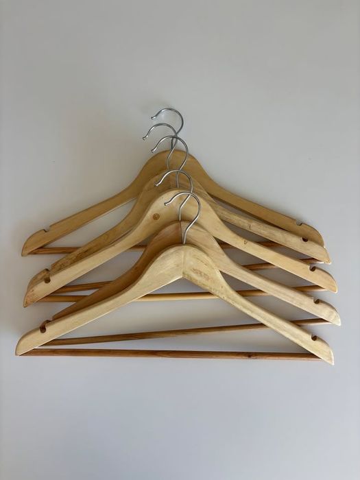 Cabide, cru (hangers, wood)