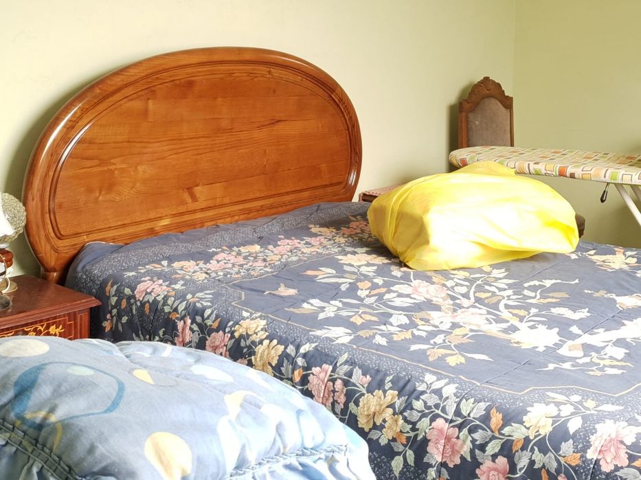 Mobilia de quarto em madeira completo