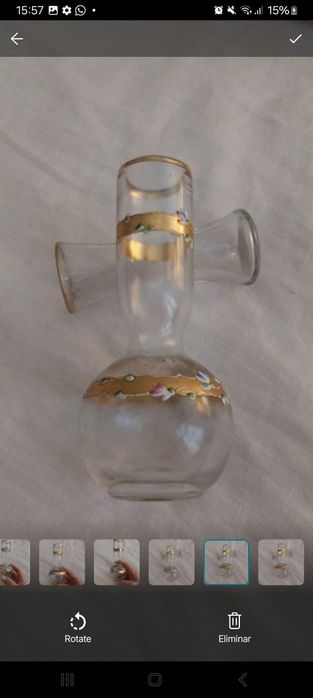 Jarra em vidro antigo com decoração floral e dourados – c. 1900