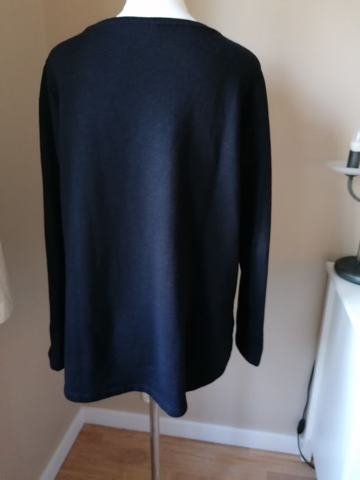 Czarna bluza firmy C&A