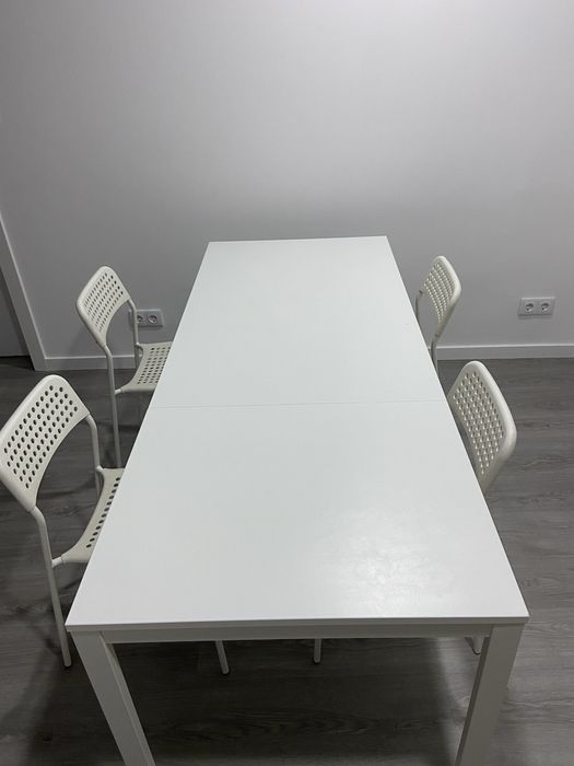 Mesa extensivel + 4 Cadeiras