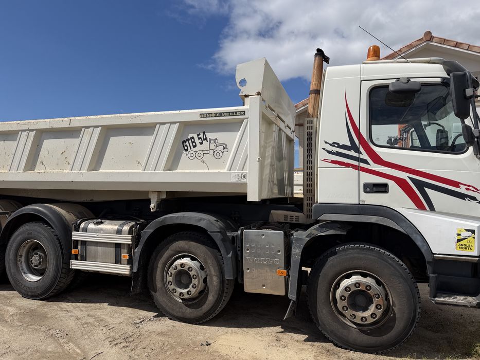 Volvo Fmx 460 8x4 com bascúla
