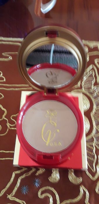 Пудра компактная Christian