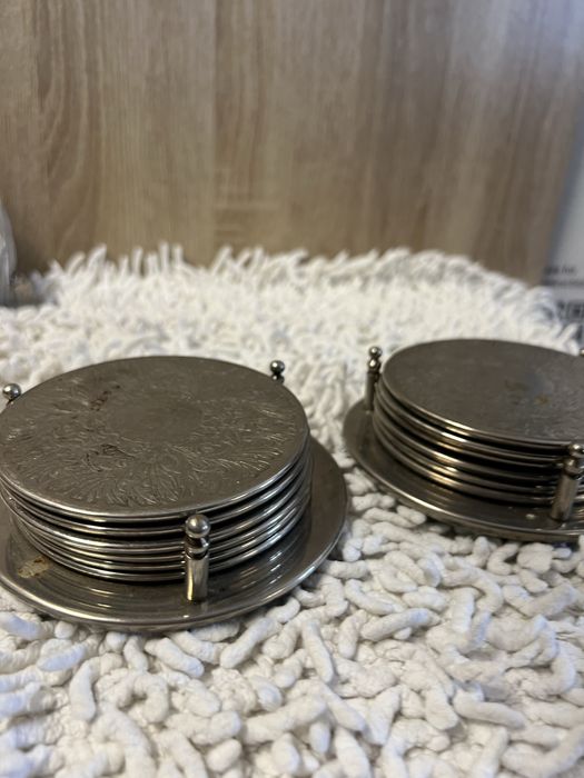 Metalowe podkladki pod kubek