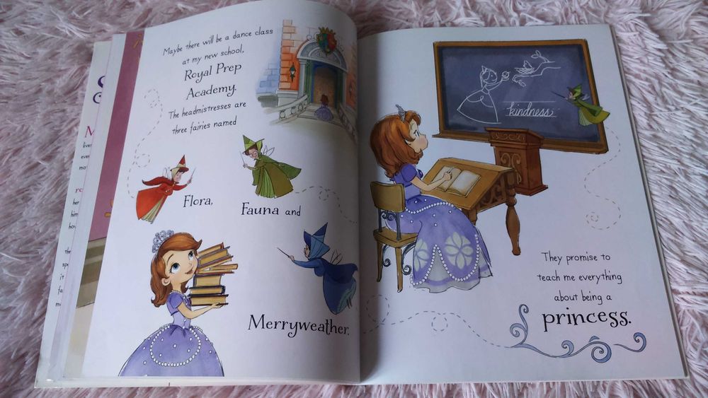 Дитяча книга англійською  про принцесу Софію  "Sofia the First "