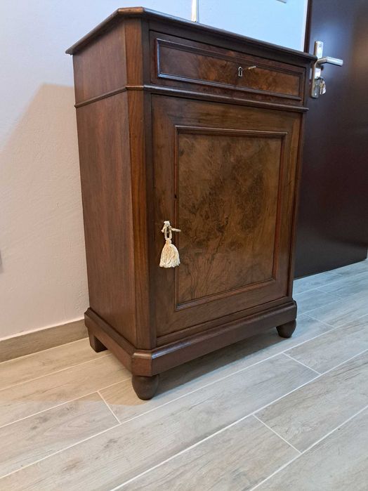 Piękna stara szafka komoda