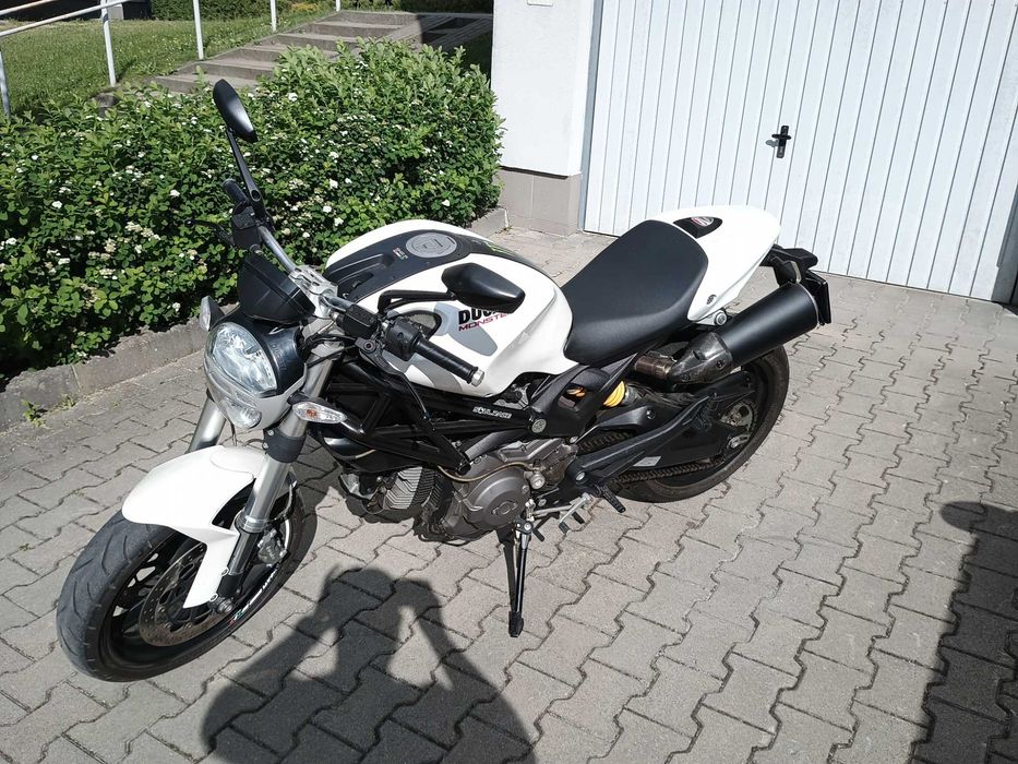 Ducati Monster 696