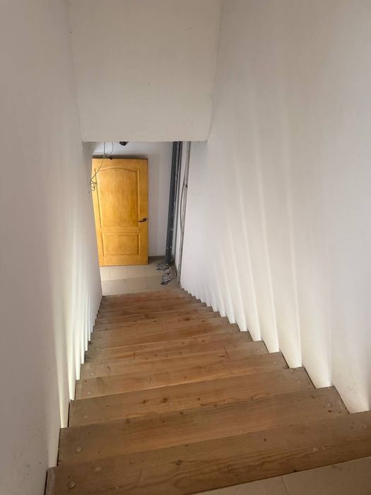 Продам цегляний 2 поверховий  будинок  в  селі  Оженин біля Острога.