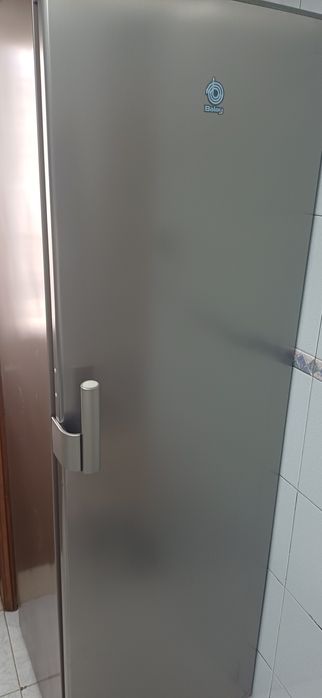Arca congeladora vertical Balay